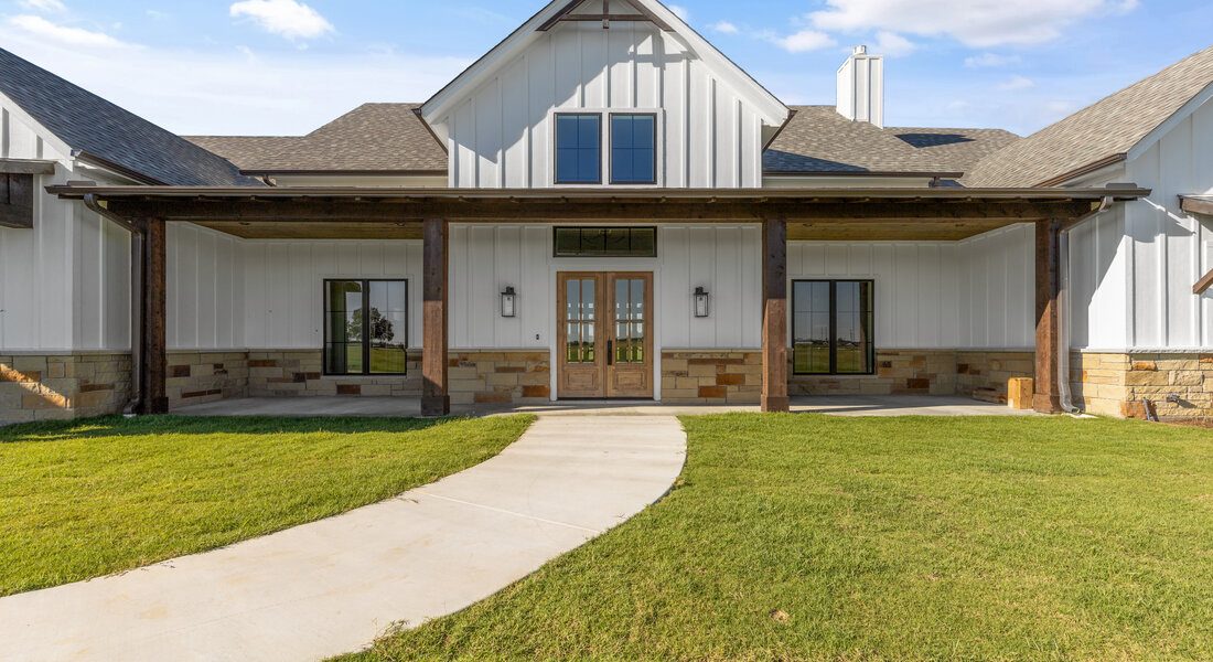 THORP CUSTOM HOME CHRIS THOMAS